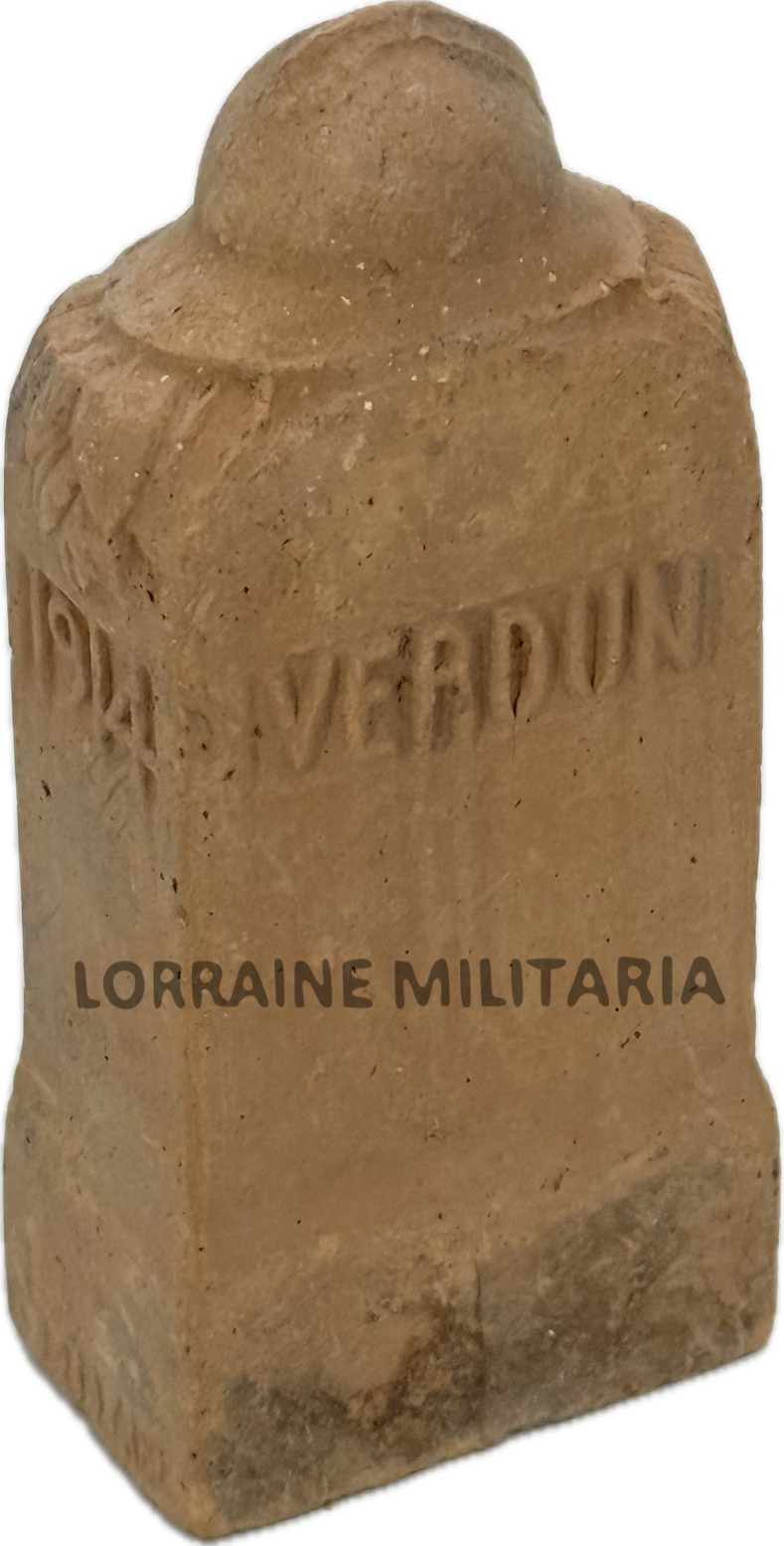 militaria : BORNE PATRIOTIQUE FRANÇAISE TERRE SACREE DE VERDUN 1914 / 1918