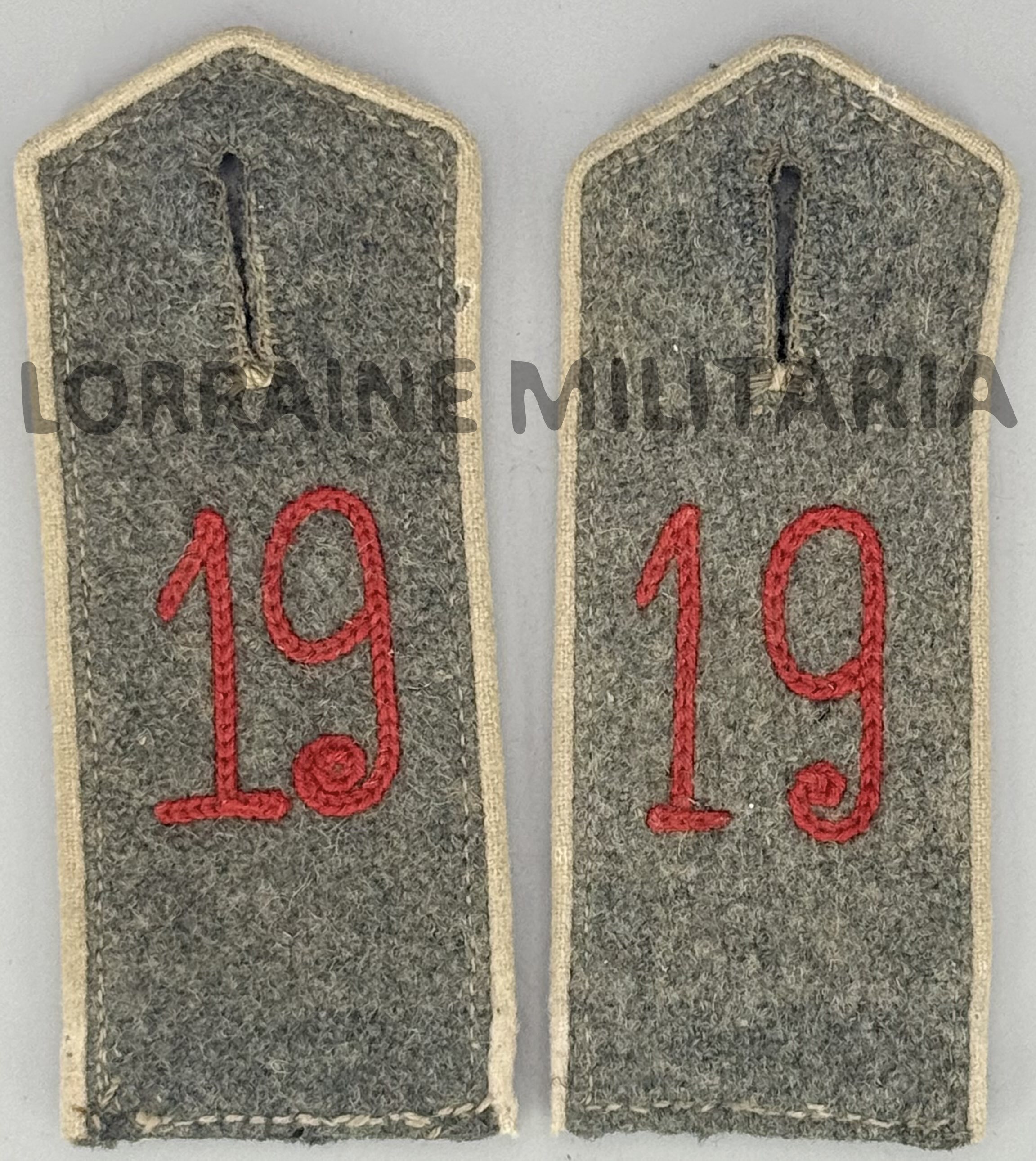 militaria : PAIRE DE PATTES D'EPAULE MODELE 1915 TROUPES DU 19ÈME RÉGIMENT D'INFANTERIE